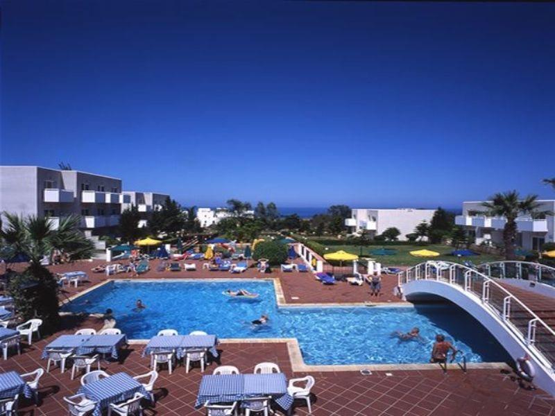 Paramount Hotel Apartments Protaras Exteriör bild