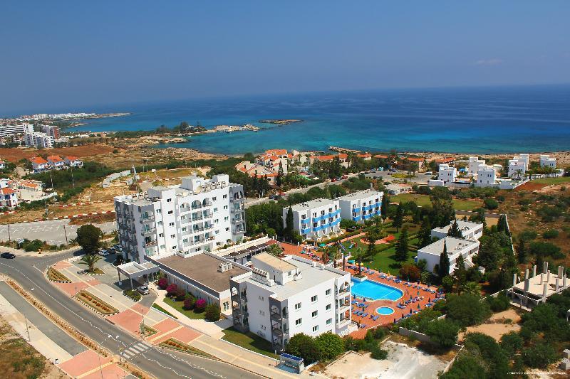 Paramount Hotel Apartments Protaras Exteriör bild